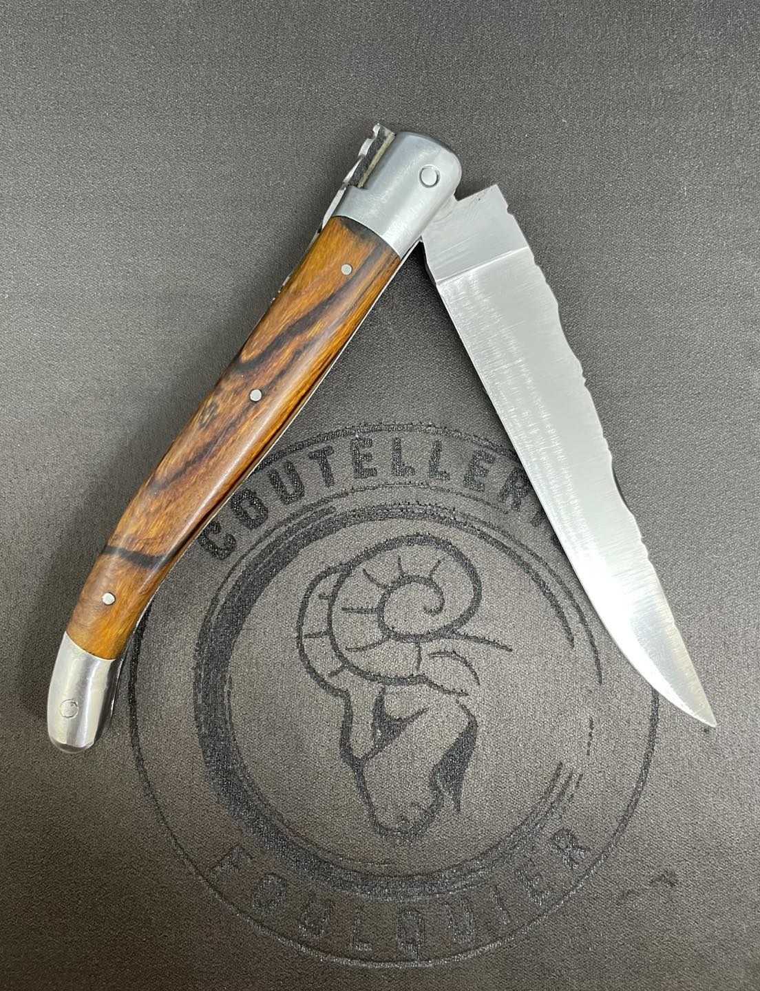 Laguiole Double Mitres Manche en Bois de Fer