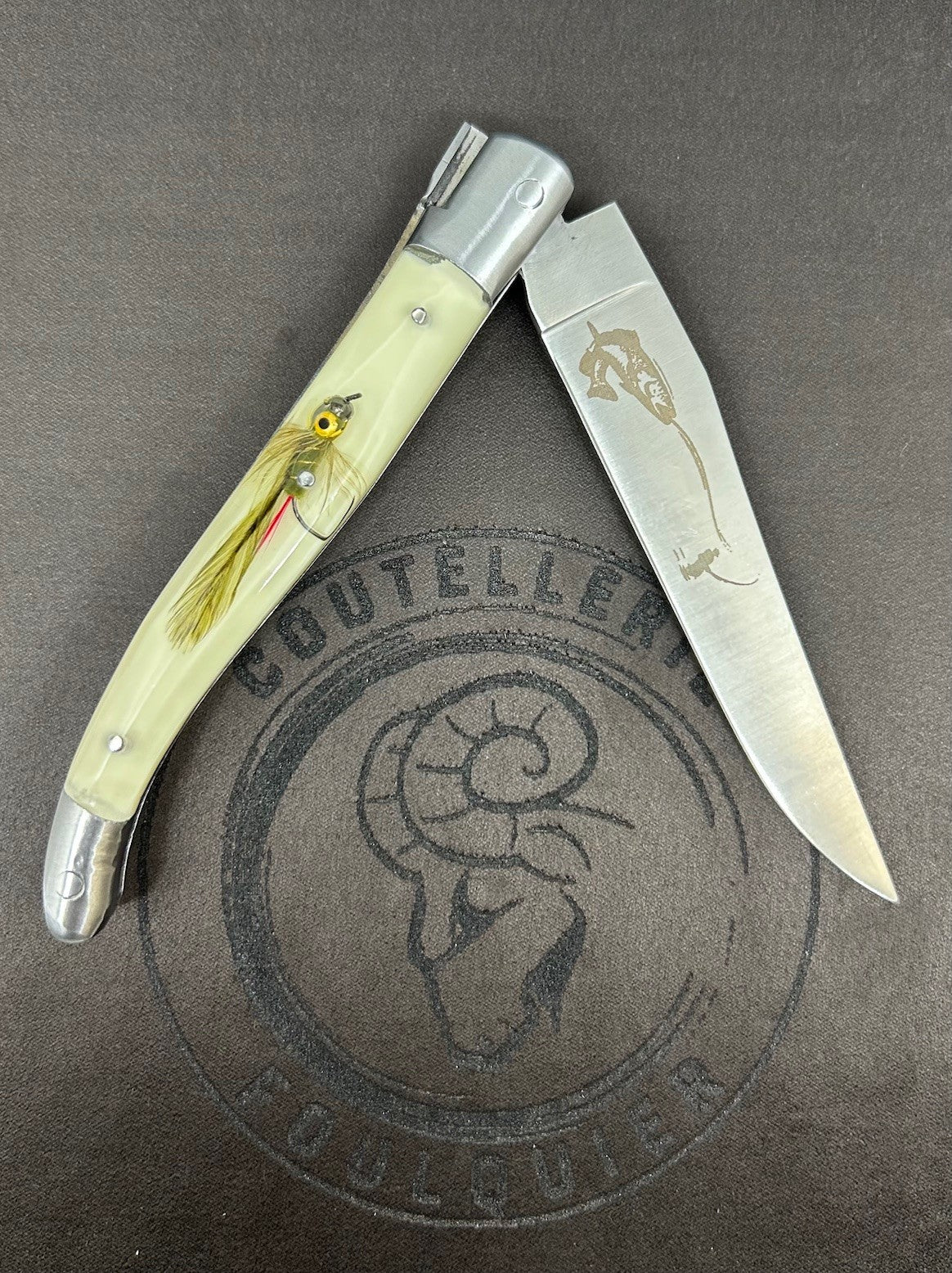 Laguiole Tradition Manche avec Streamer du Pêcheur
