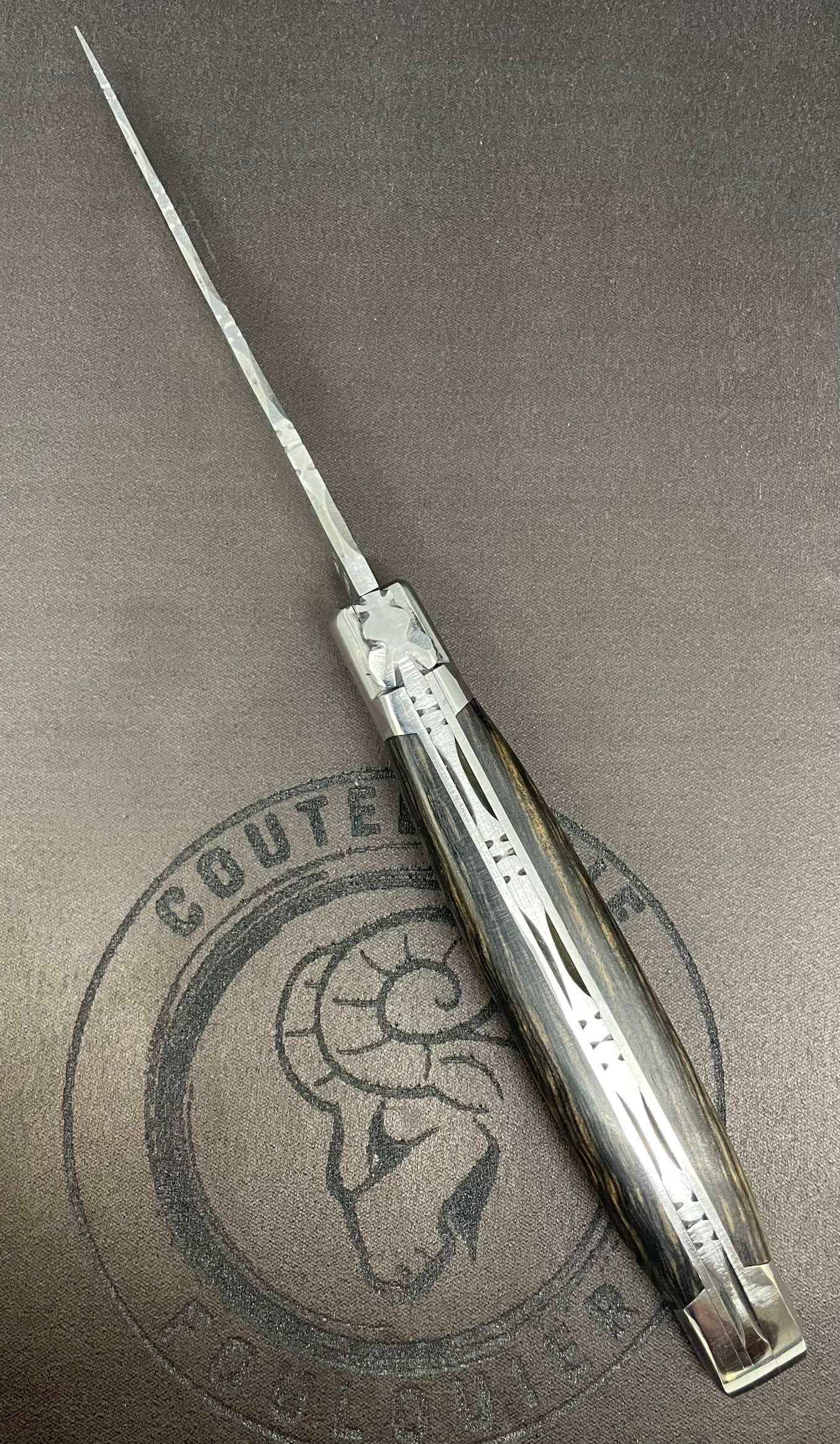 Laguiole Double Mitres Manche en Ebène Royal