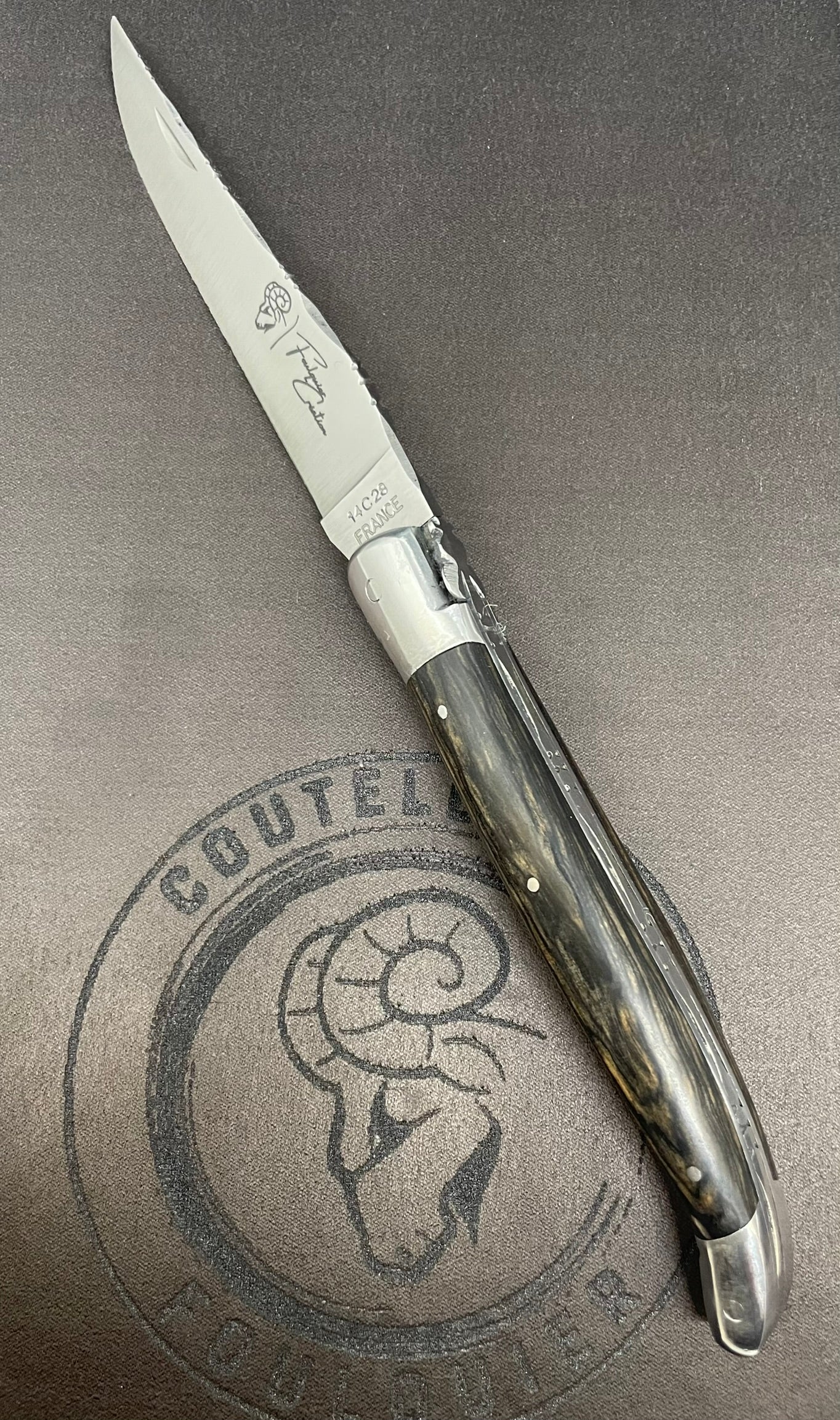 Laguiole Double Mitres Manche en Ebène Royal