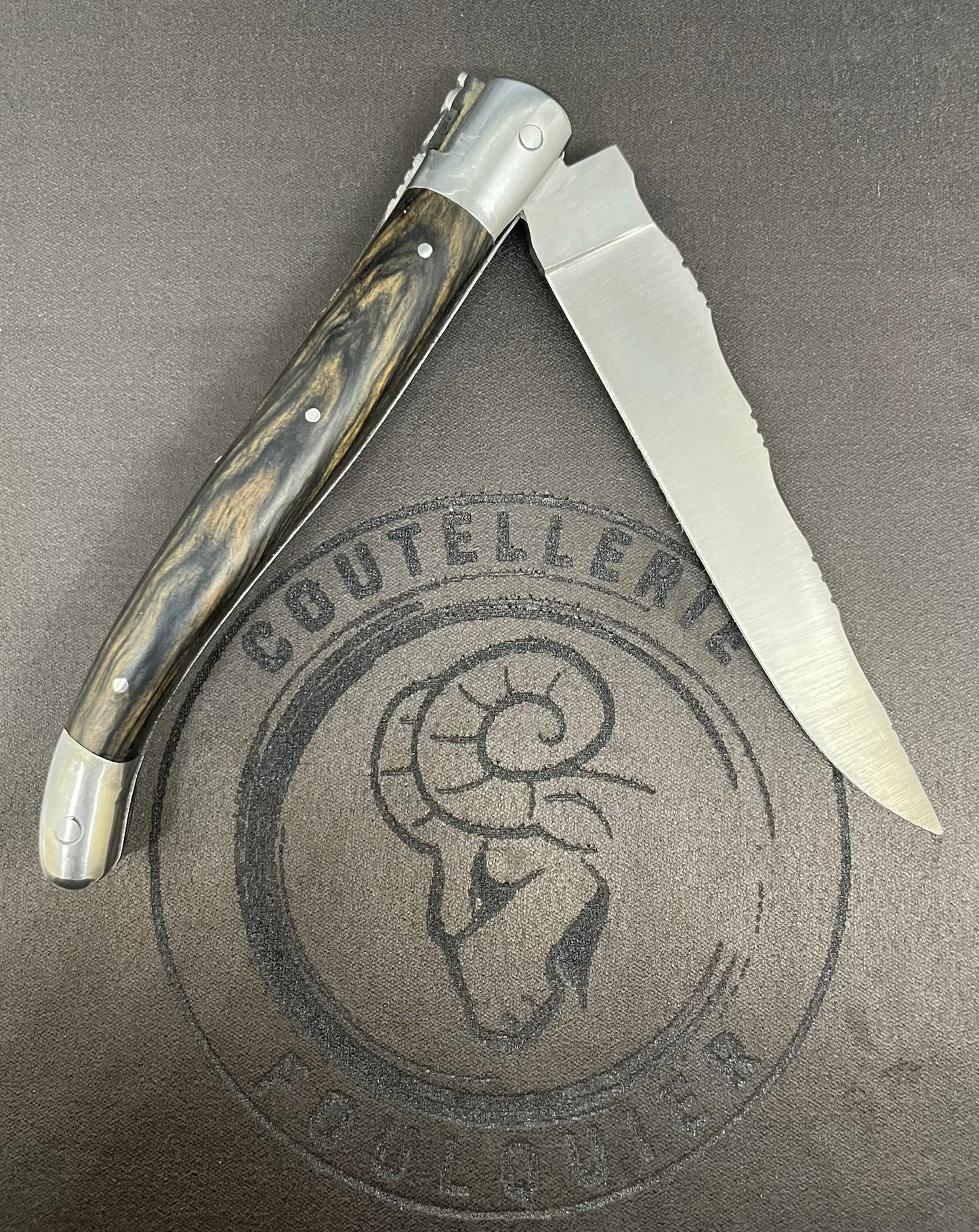 Laguiole Double Mitres Manche en Ebène Royal
